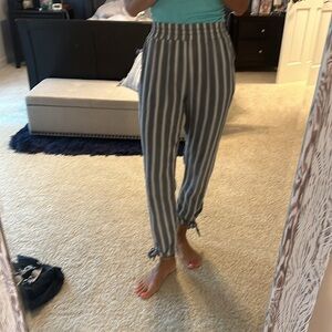 Women’s American Eagle casual knit pants size small